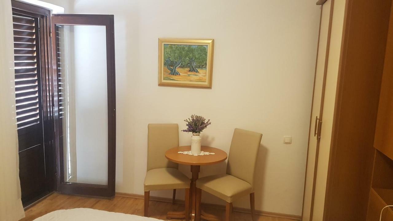 Apartment Lavanda garden Rab Town Buitenkant foto
