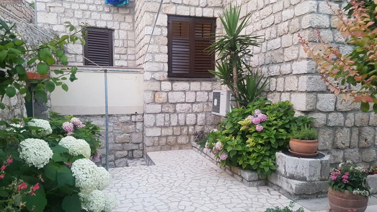 Apartment Lavanda garden Rab Town Buitenkant foto