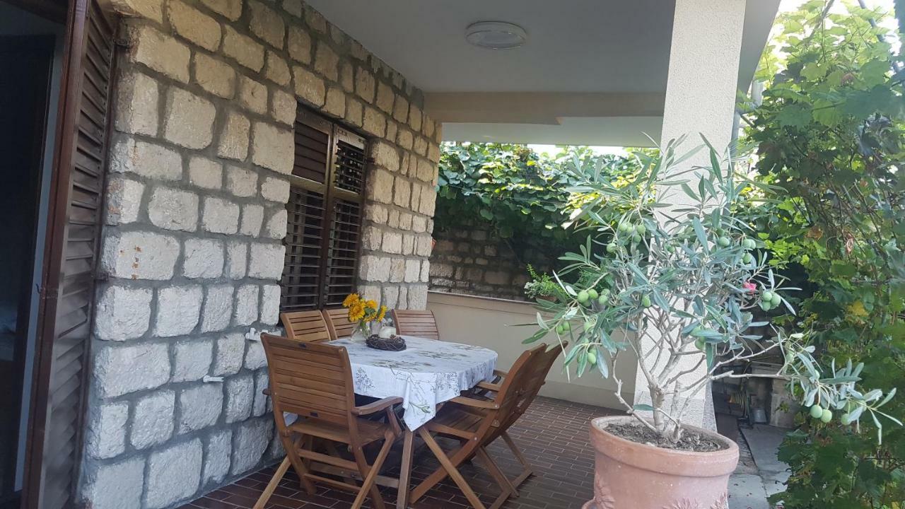 Apartment Lavanda garden Rab Town Buitenkant foto