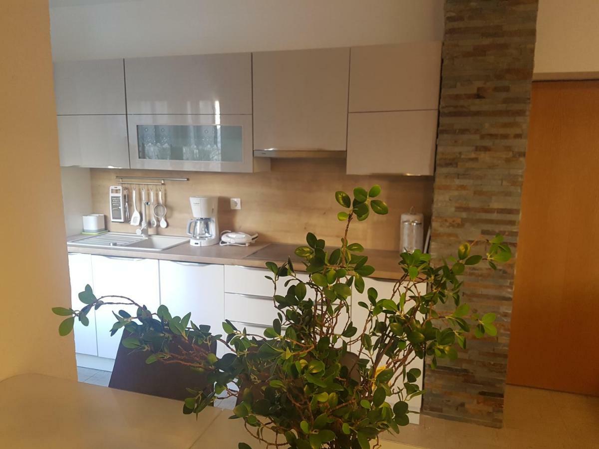 Apartment Lavanda garden Rab Town Buitenkant foto