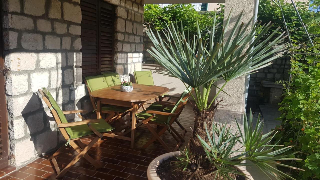 Apartment Lavanda garden Rab Town Buitenkant foto
