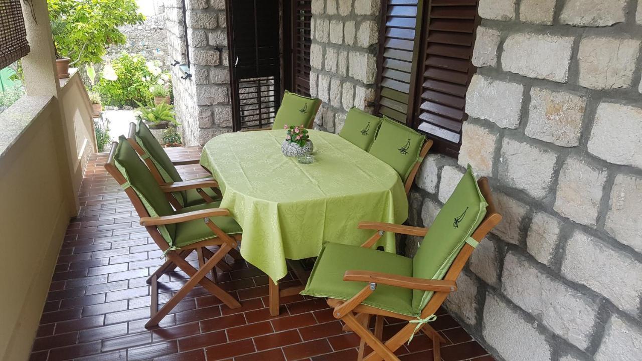 Apartment Lavanda garden Rab Town Buitenkant foto